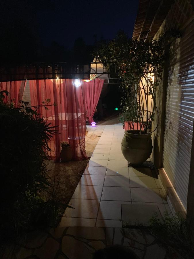 Aux Amandiers Bed & Breakfast