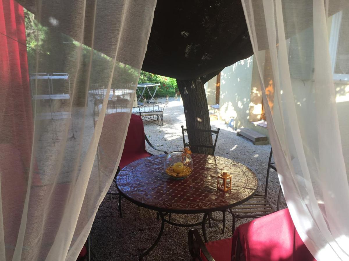 Bed & Breakfast Aux Amandiers Frejus