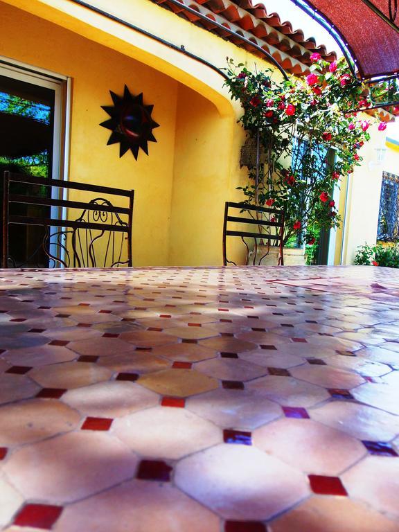Aux Amandiers Bed & Breakfast