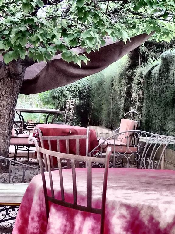 Aux Amandiers Bed & Breakfast