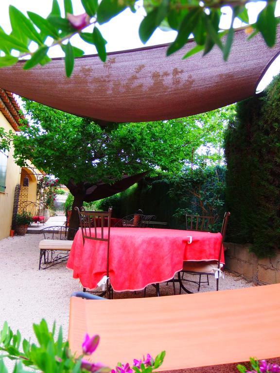 Aux Amandiers Bed & Breakfast 3*