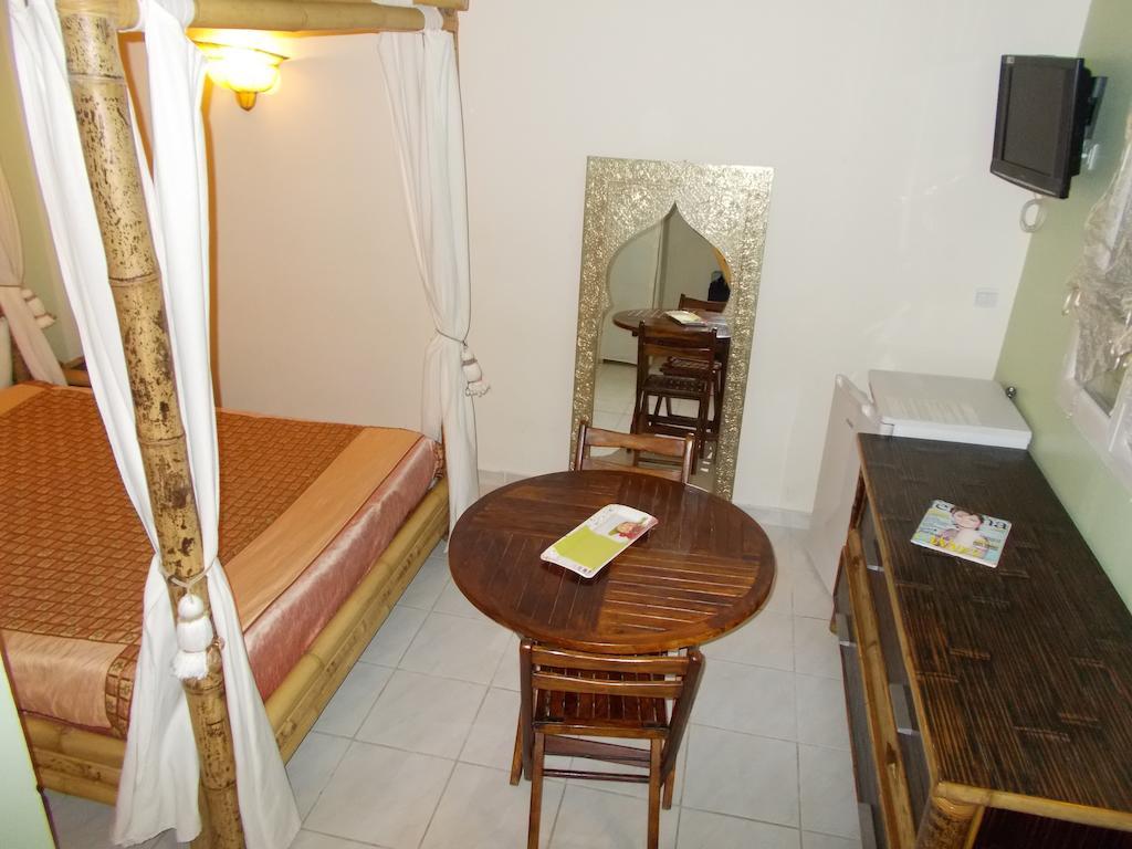 Aux Amandiers 3* Frejus