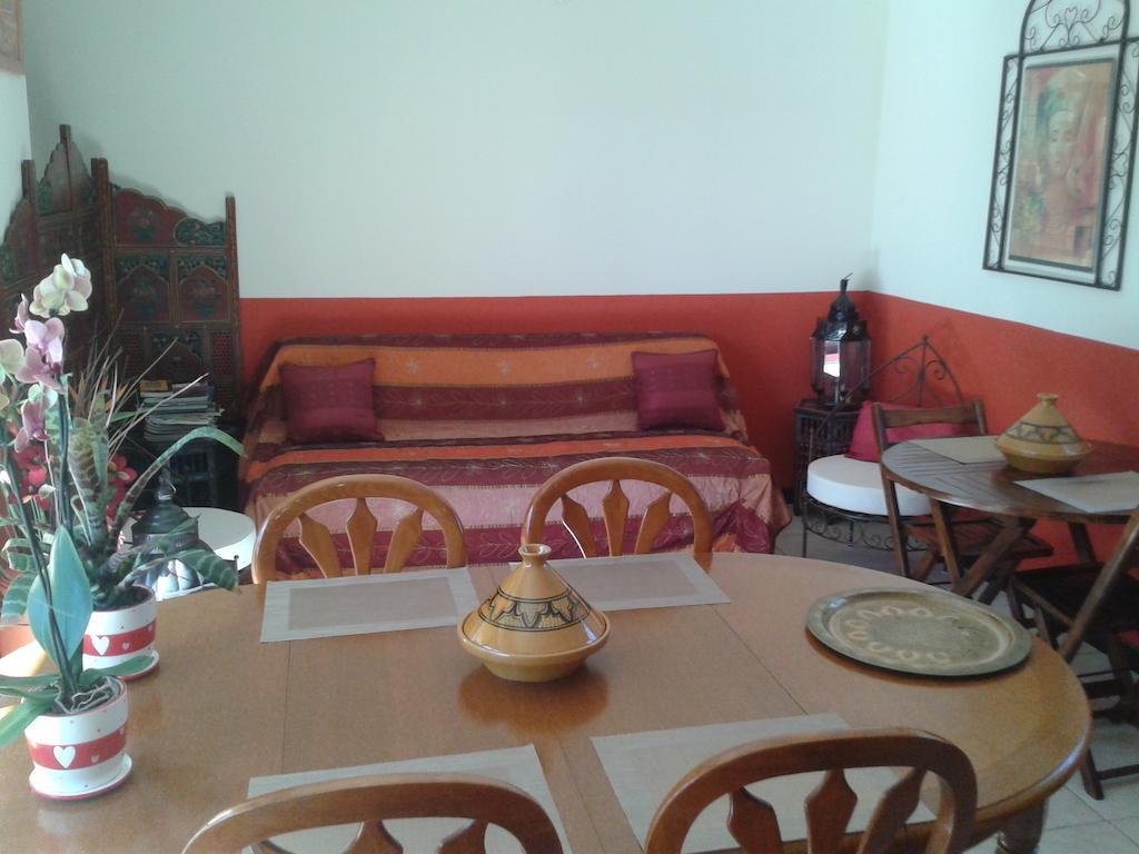 Aux Amandiers Bed & Breakfast 3*