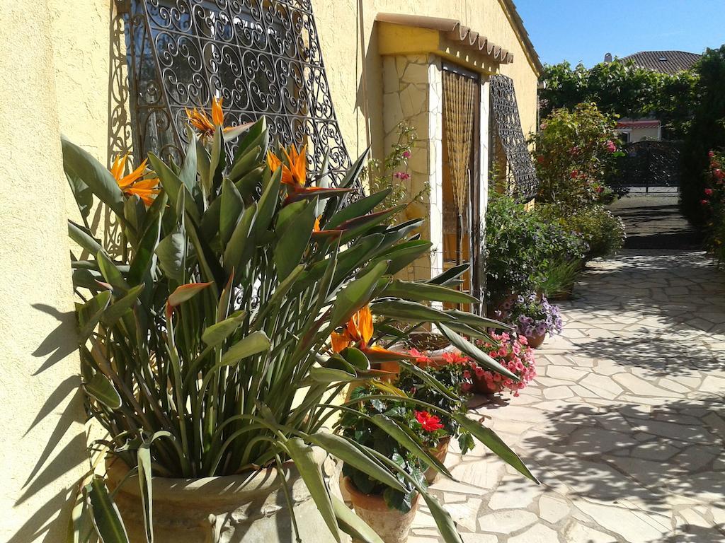 Bed & Breakfast Aux Amandiers Frejus